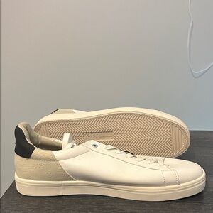 Zara Terez White and Black Men's Sneakers